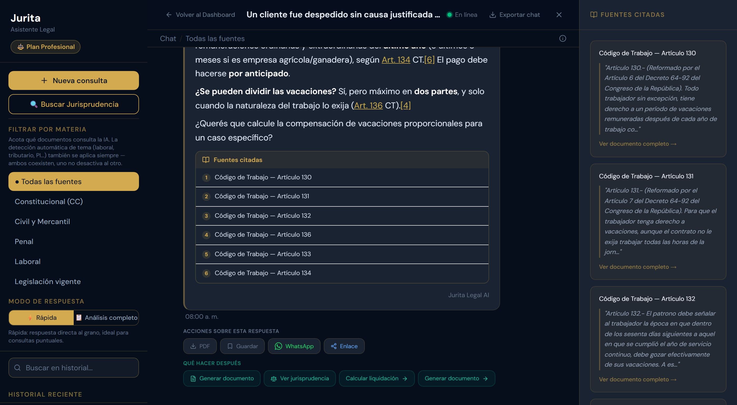 Chat de Jurita: una respuesta sobre vacaciones con marcadores de cita en el texto, el bloque de fuentes citadas enumerando seis artículos del Código de Trabajo, y el panel lateral con el texto literal de cada artículo.